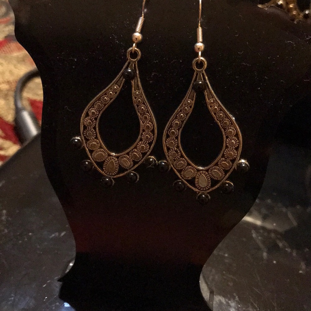 Earring - Picture 3 of 8